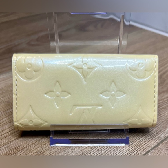 Louis Vuitton Cream/ Perle Vernis Leather Key Holder Wallet in Monogram - EUC - Picture 8 of 10